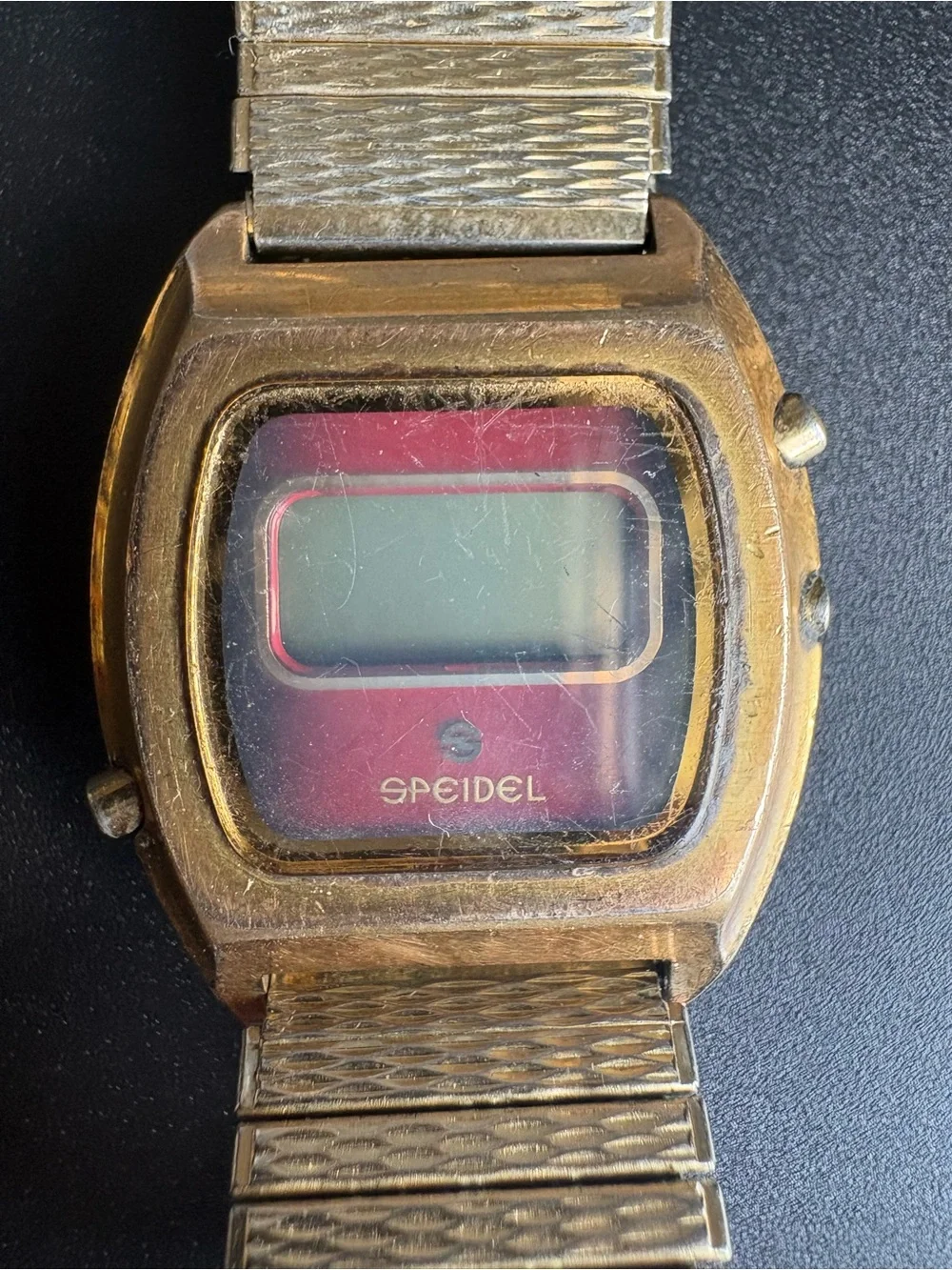 Spiedel Men’s vintage retro style gold/red wristwatch with expandable wristband